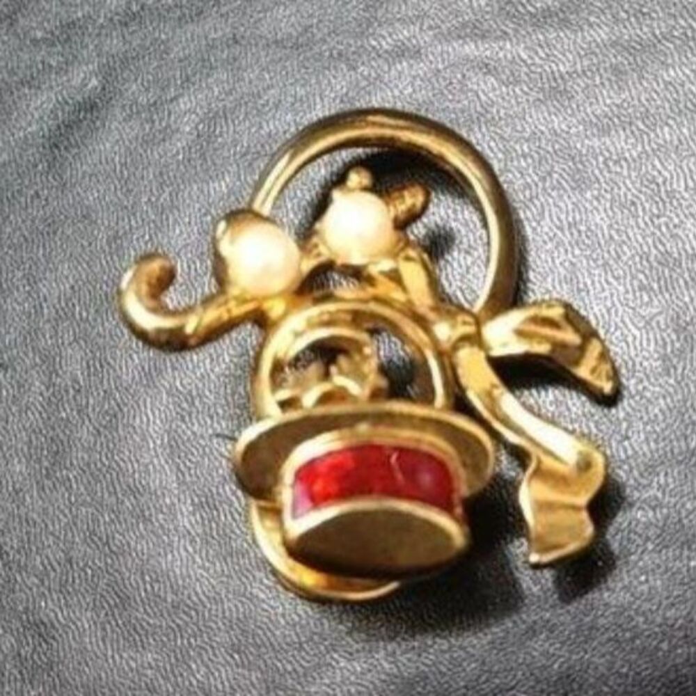 Starry eyed gold tone vintage Avon snowman brooch - Picture 4 of 8